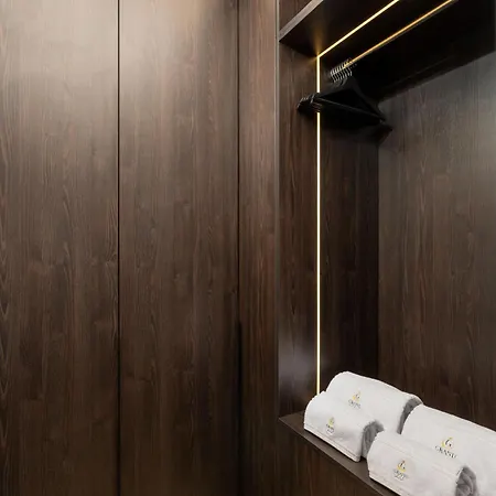 Apartment Win Herastrau - Luxury Jungle Vibes 2br - Private Parking Bucharest